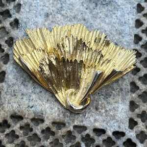 Vintage ART Signed Arthur Pepper Gold Tone Carnation Brooch